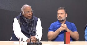 <b>کانگریس-نے-پارلیمنٹ-میں-ہنگامے-کے-بعد-بی-جے-پی-کے-خلاف-سخت-موقف-اختیار-کر-لیا</b>