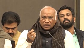 <b>کانگریس-کے-سخت-ردعمل-کے-ساتھ-امبیڈکر-تنازعہ-کی-تازہ-ترین-صورتحال</b>