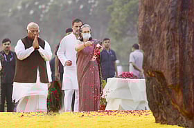 <b>اندرا-گاندھی-کی-یاد-میں-کانگریس-کی-قیادت-کا-خراجِ-تحسین:-راہل-گاندھی-کا-پیغام،-جو-تاریخ-کو-دوبارہ-زندہ-کرتا-ہے</b>